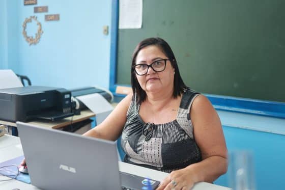 Sala de Recursos da Escola Padre Réus promove inclusão de estudantes com deficiência visual em Sapucaia do Sul