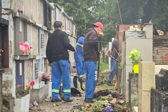 Equipes da Prefeitura realizam limpeza no Cemitério Municipal Pio XII