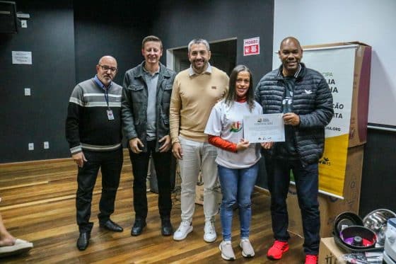 Alunos do curso de Gastronomia do Emancipa Família Gaúcha recebem certificação