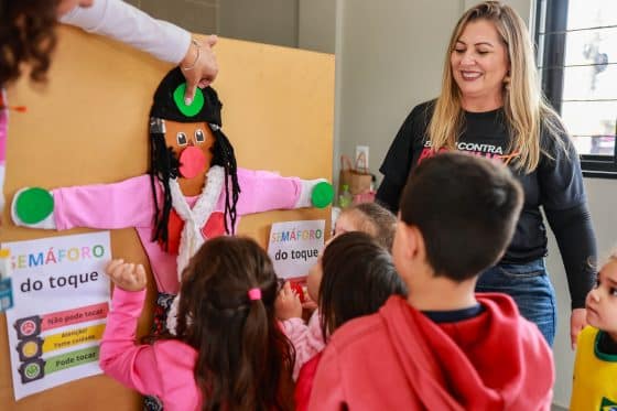 Ação alusiva ao Maio Laranja promove conscientização e prevenção à violência sexual contra crianças e adolescentes
