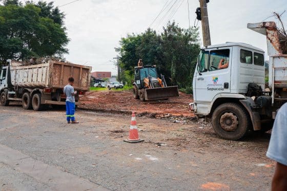 Limpeza de lixo irregular na Rua Santa Luzia