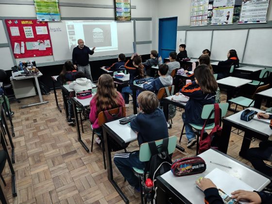 Museu em Movimento realiza atividade para alunos do Vanessa Ceconet