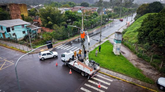 Sinaleiras na Avenida Alfredo Scharlau passam por manutenção